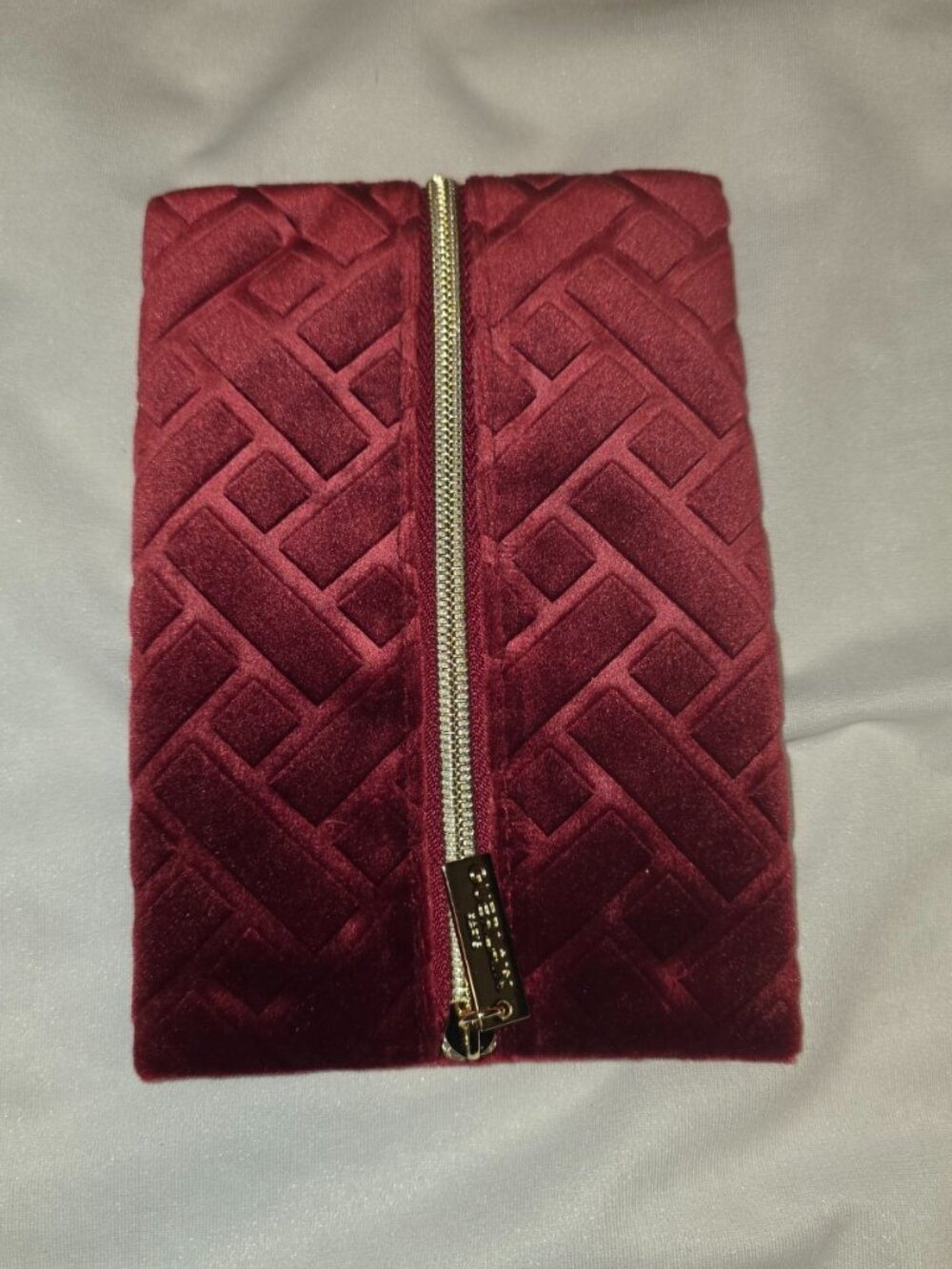GUERLAIN Paris Small Red Velvet Autumn Pouch Gold Toned Zipper Burgundy Glam - Picture 5 of 9